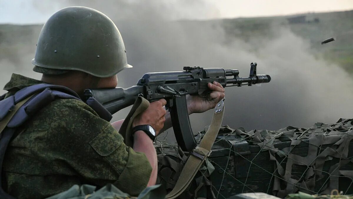 Военный с ак 74. Ак 74 м армейский. Рпк 74. Ак 74 армейский. Ак 74м стрельба.