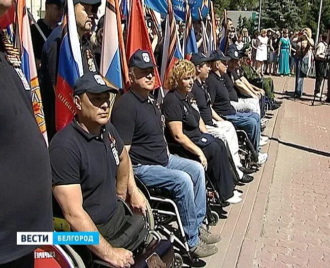 Марафон инвалидов. Московский марафон. Марафон в британии голый. Инвалидный патриотизм ваз. Сильные духом колясочники омск.