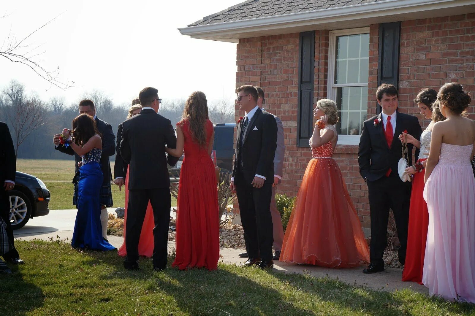 Выпускники американских программ обмена. Выпускники американских школ. Образование в америке. Студенты из разных стран. Университет за границей.