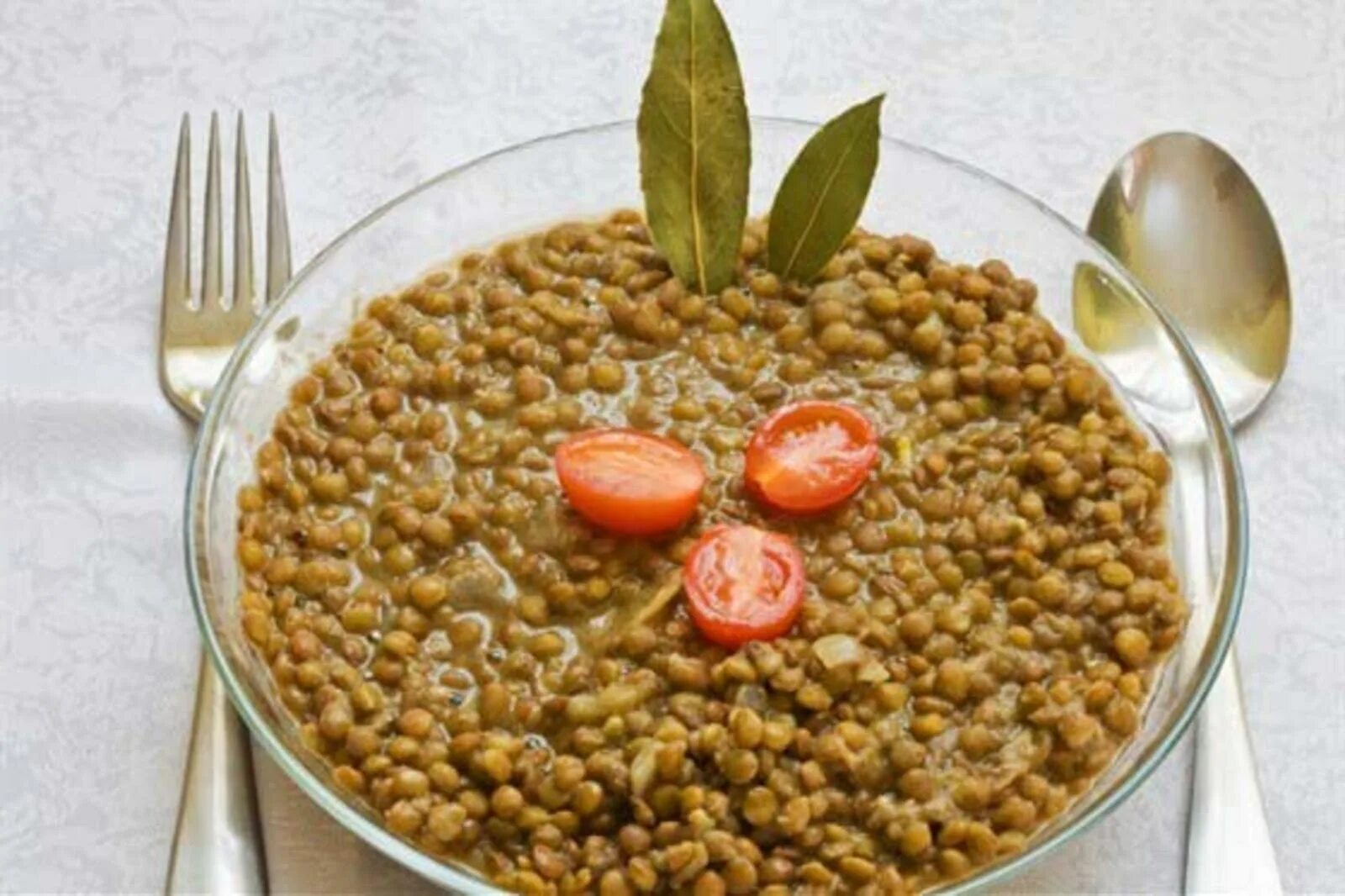 Шотландский чечевичный суп. Чечевичная каша. Чечевица крупным планом. Ряженка и чечевица. Чай с чечевицей.