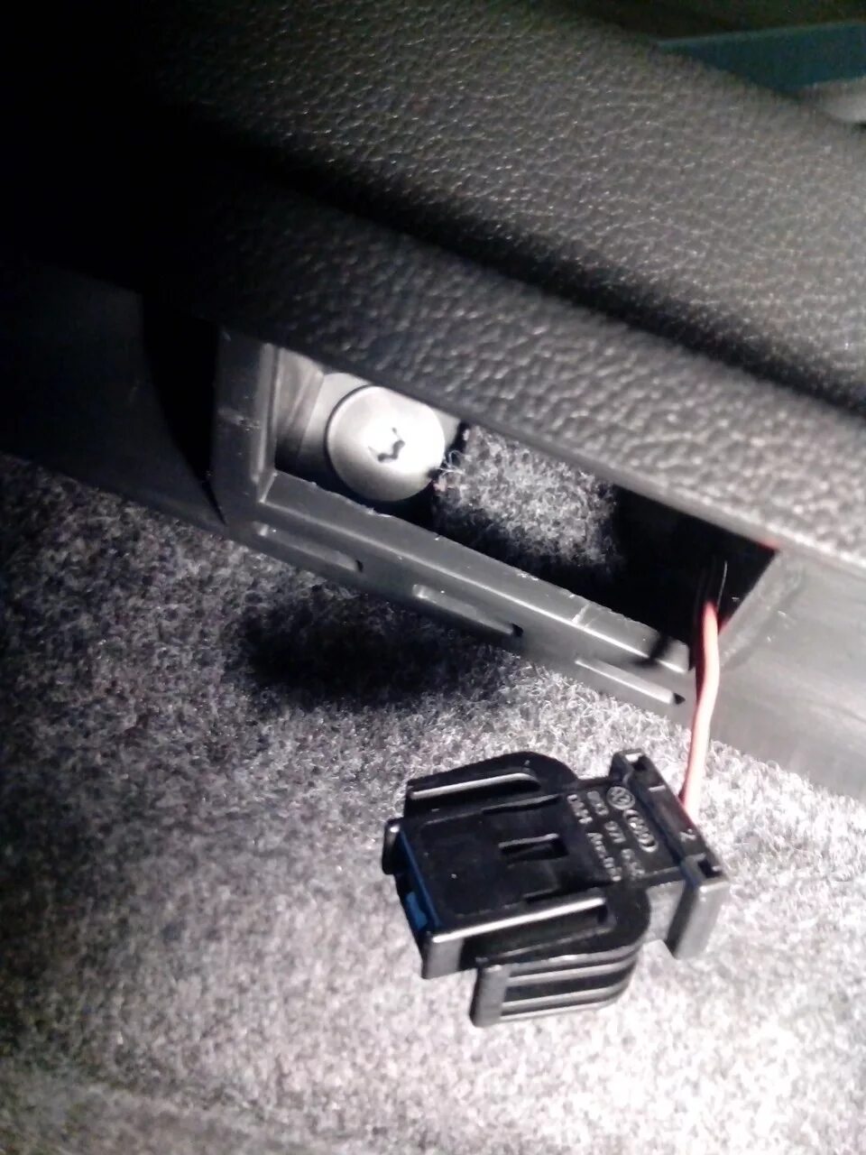 Розетка в багажнике как снять w164 Прикуриватель в багажник Ford Focus II Hatchback, 2 л, 2010 года аксессуары DR