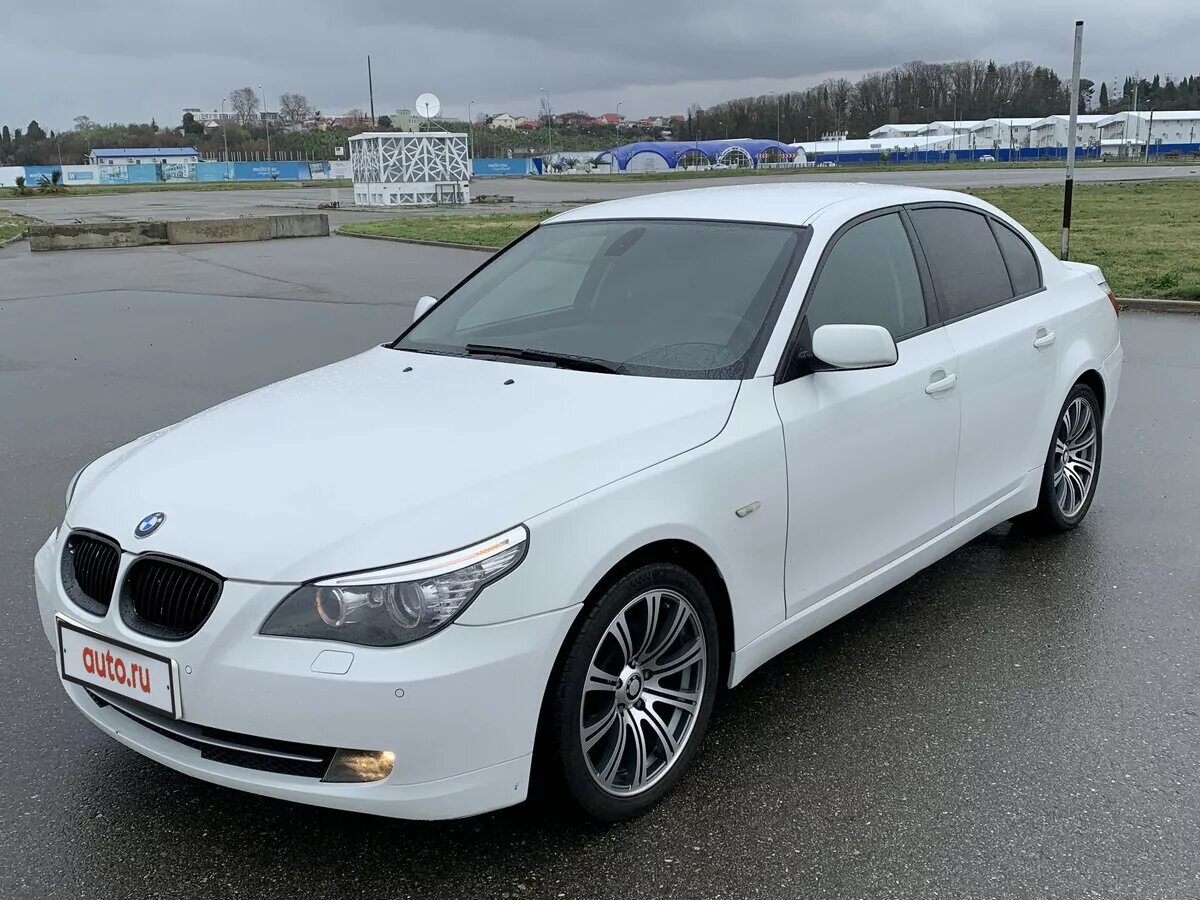 Авито краснодарский бмв. БМВ 5 2008 белая. BMW 520i 2008. БМВ 520 2008. БМВ 2008 года белая.