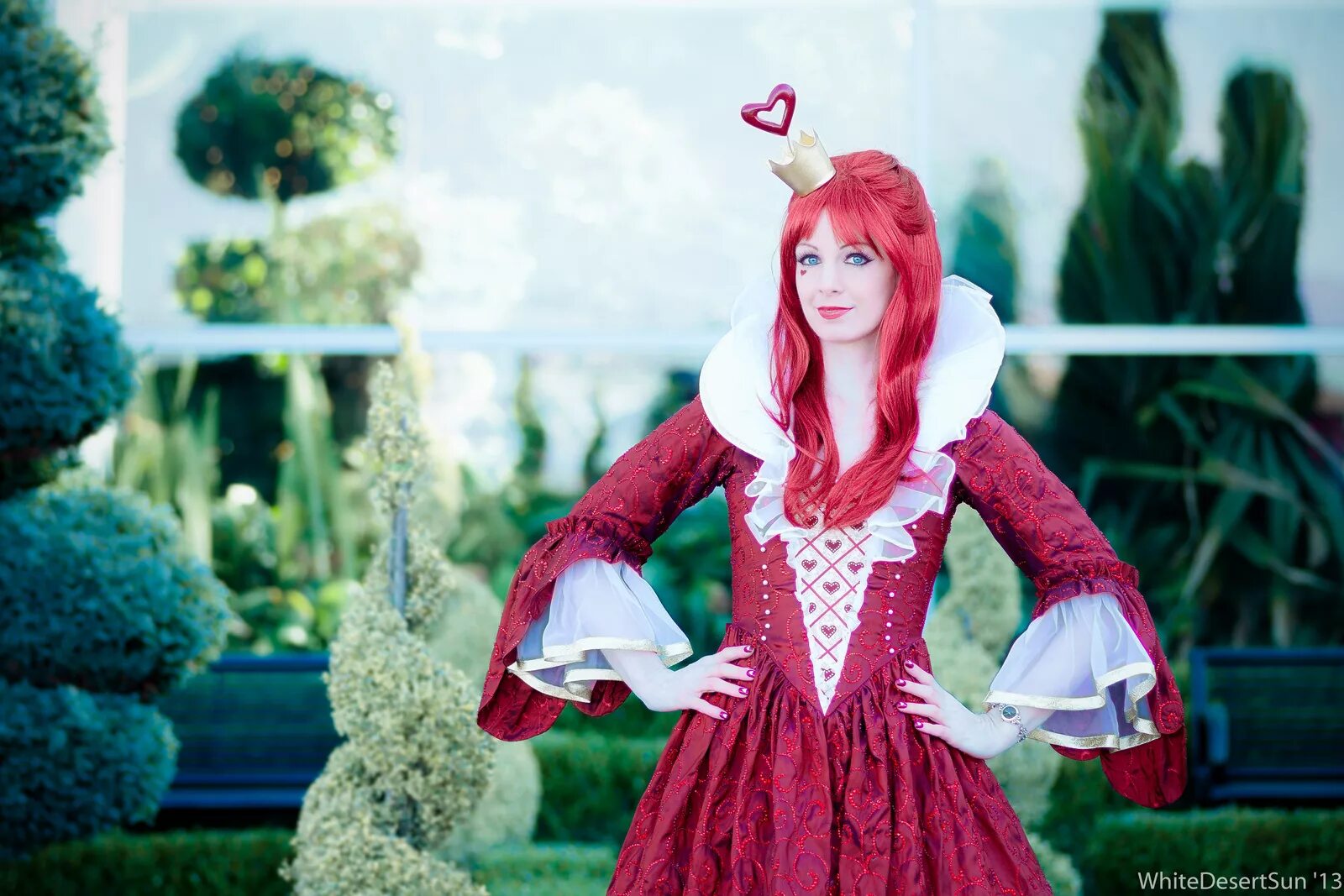 Алиса в стране чудес 2025. Red queen alice. королева косплей. алиса в стране чудес девушка с красными волосами. косплей лиззи alice in wonderland.