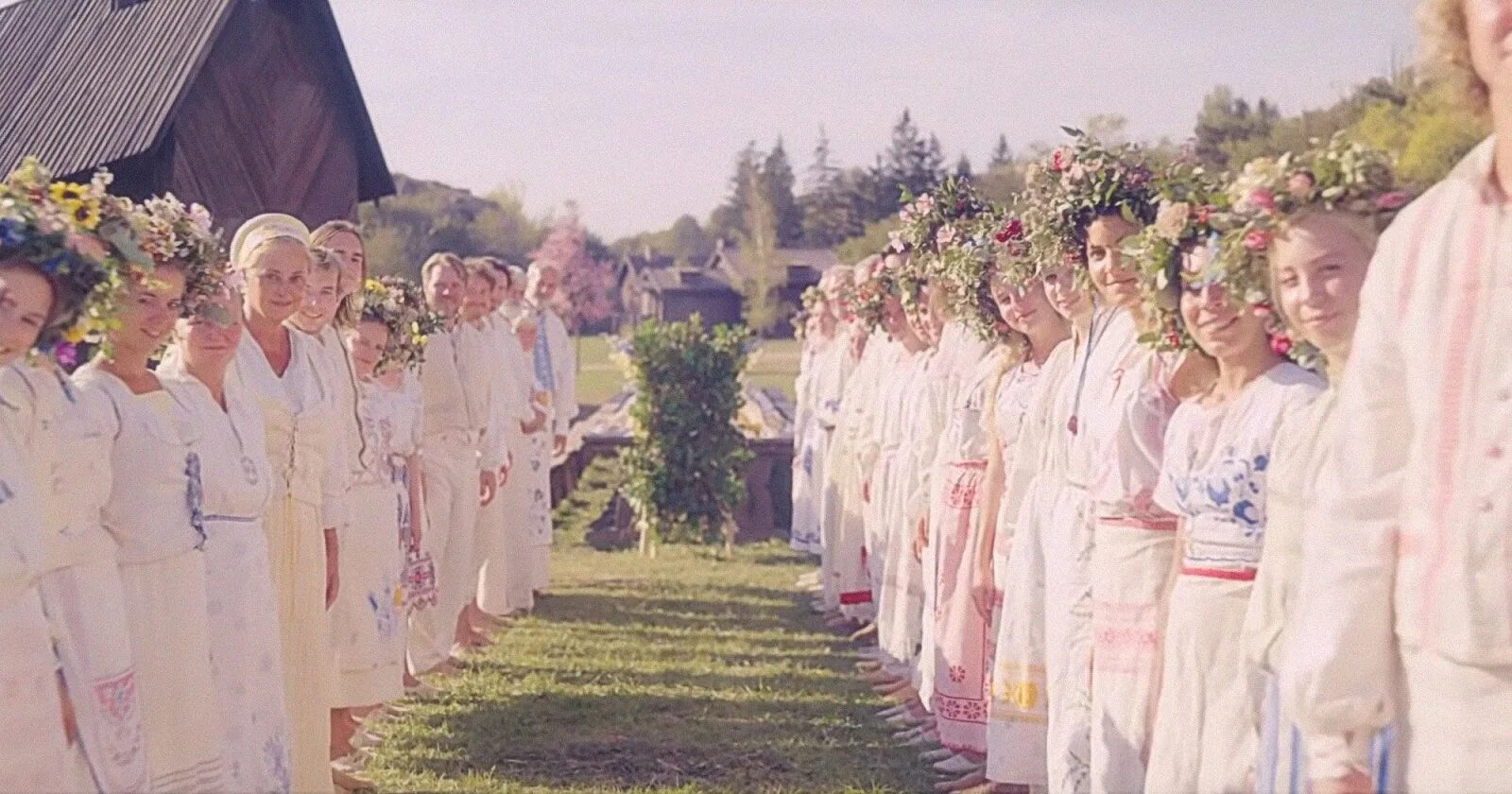 Midsommar 2019. Солнцестояние / midsommar (2019). Ари Астер солнцестояние. Мидсоммар фильм 2019. Солнцестояние фильм 2019 кадры.