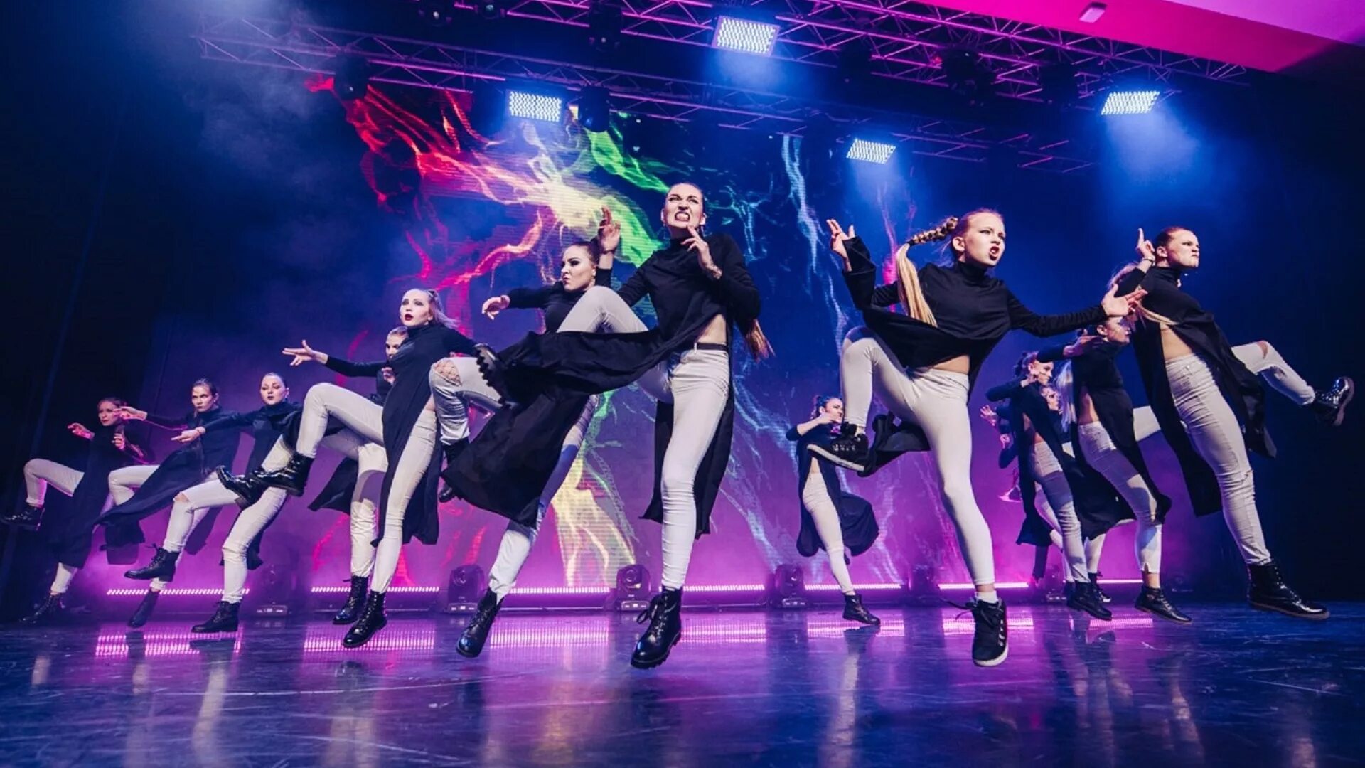 стиль контемпорари военный танец. танцы на тнт последний сезон. Dance на русском языке. современные танцы. современные танцы.