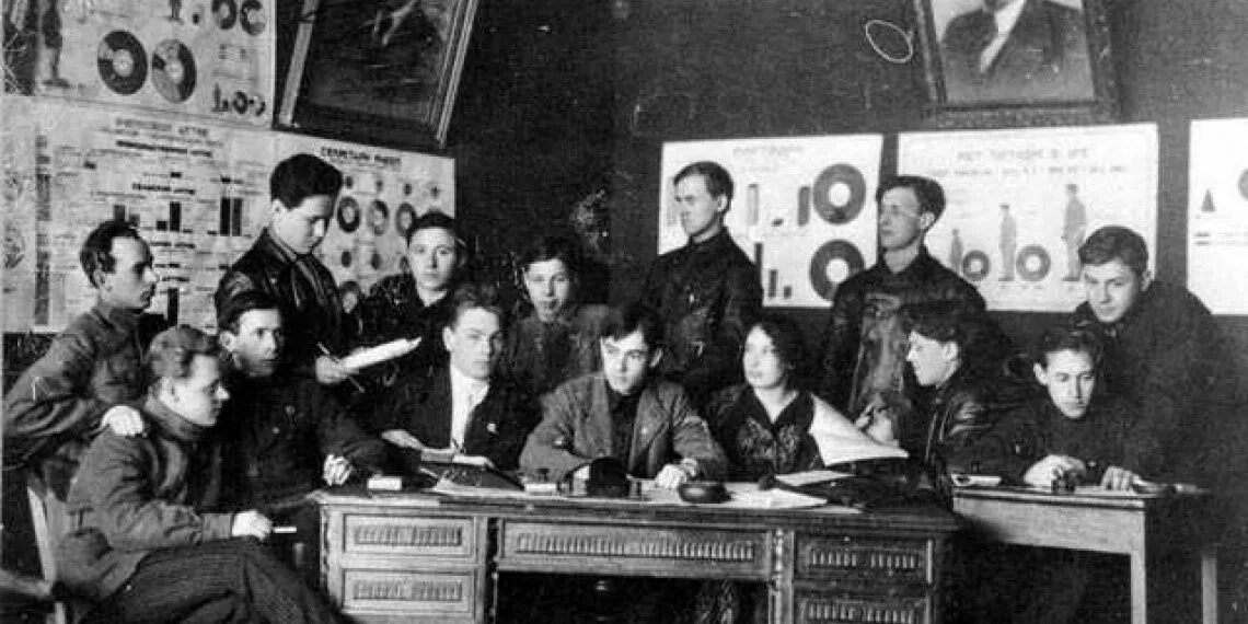 Вкп 1920 год. Заседание 1930. Собрание старых. Собрание рабочих в 60 годах. Партийное собрание СССР.