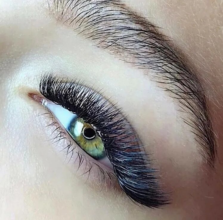 цветное наращивание ресниц. цветное наращивание ресниц. нарощенные ресницы с цветными уголками для карих глаз. радужные ресницы. нарощенные ресницы омбре.