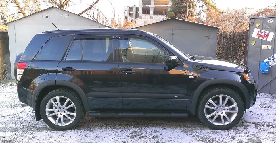 Suzuki grand vitara на авито. Grand Vitara r18. Молдинг Сузуки Гранд Витара 2008. Гранд Витара 2007 r18. Молдинг на дверь Suzuki Grand Vitara.