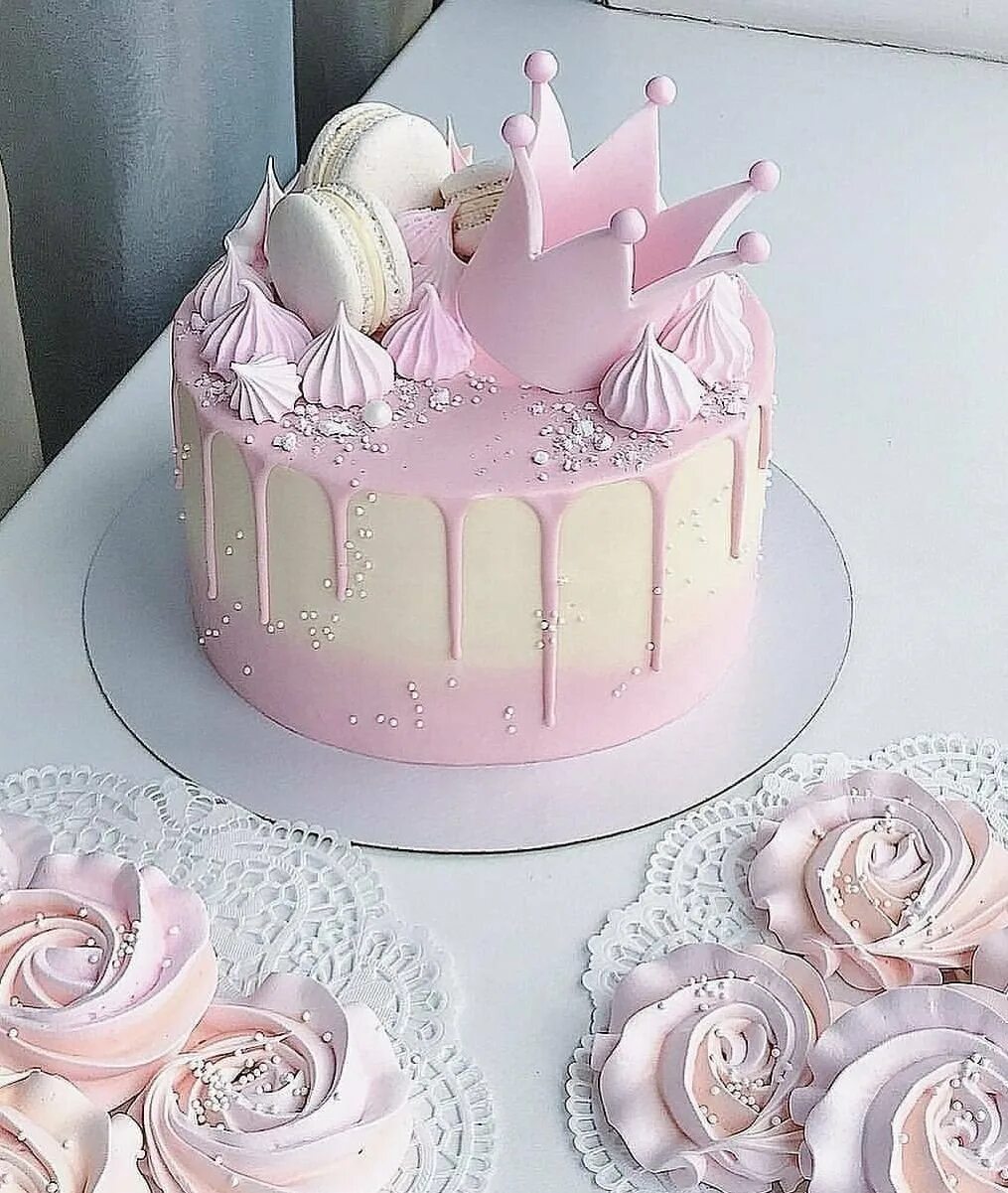 Красивый торт на рождения девочки. Торт девочка. Торт на день рождения девочке. Украшение торта для девочки. Тортики на день рождения для девочек.