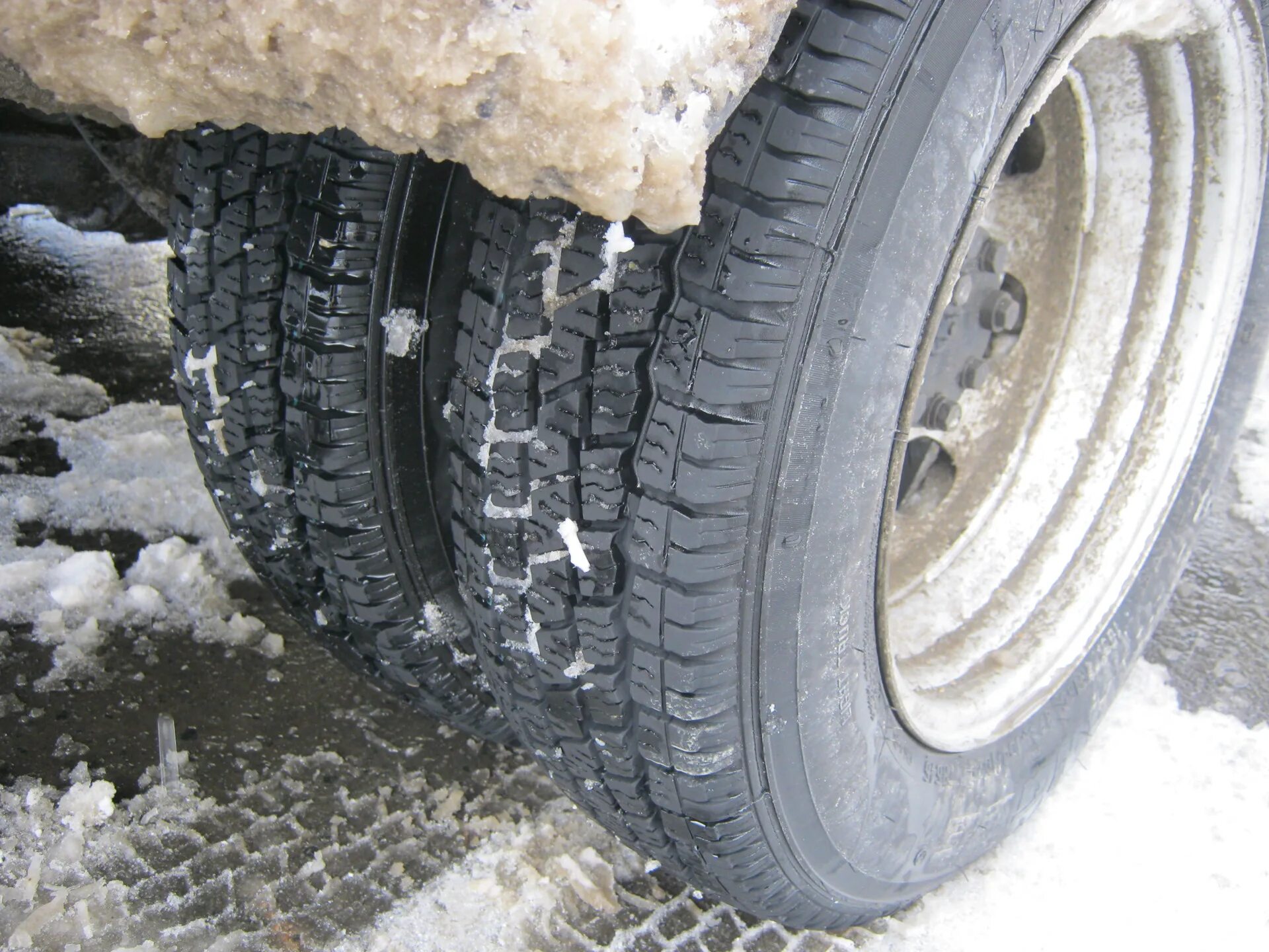 Шипованные накладки на газель шины. Резина на уаз 185/75 r16. Зимняя резина на газ. Зимние колеса на газель. Резина на газель зима.