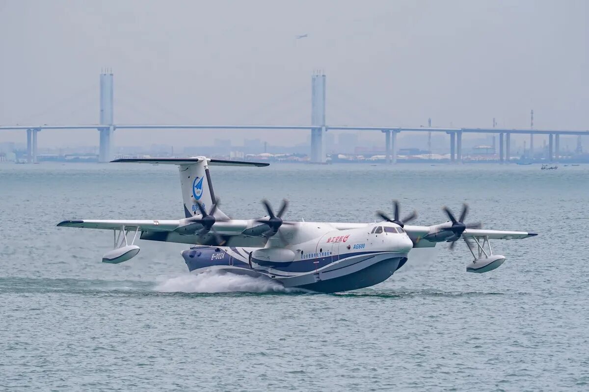 Самолет который на воде. Ag600 гидросамолёт. avic ag600. бе-200 гидросамолёт. китайский гидросамолет ag 600.