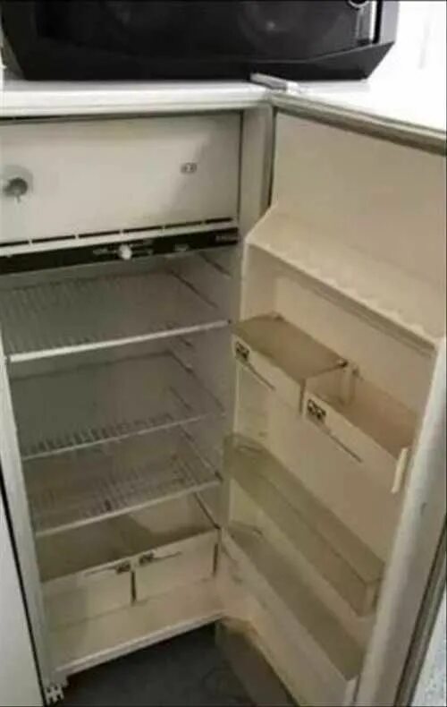 Подам холодильник. Холодильник 120см Бирюса 3. Холодильник 120см Бирюса 1. Хододильник старый бирюза. Холодильник Бирюса старый.