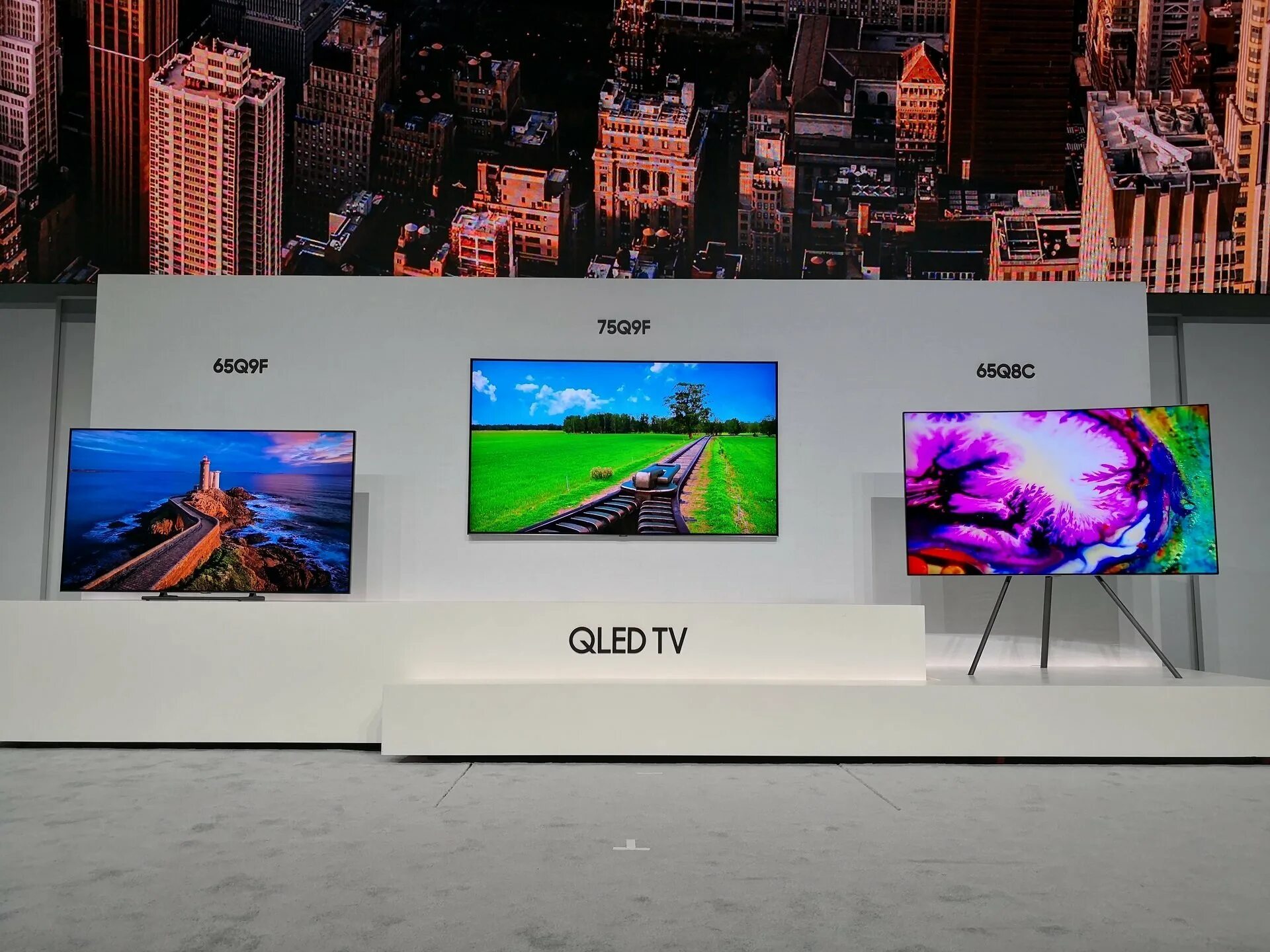 QLED 2018 Samsung. Samsung QLED TV Xbox. QLED дисплей 15.6 дюймов. Samsung QLED 32 дюйма White. Tlc телевизор купить