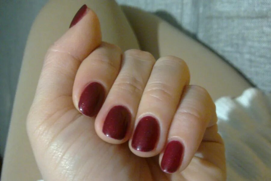 Маникюр после 2 недель. Отросшие ногти шеллак. Отросший гель лак на ногтях. Отрасти шеллак. Шеллак.