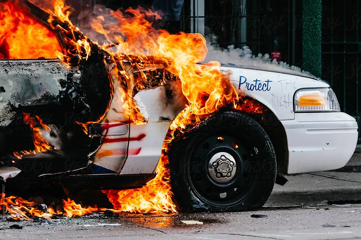 Burn the car. Рисунок горящей машины. Горящая bmw. Машина. Burn the car.