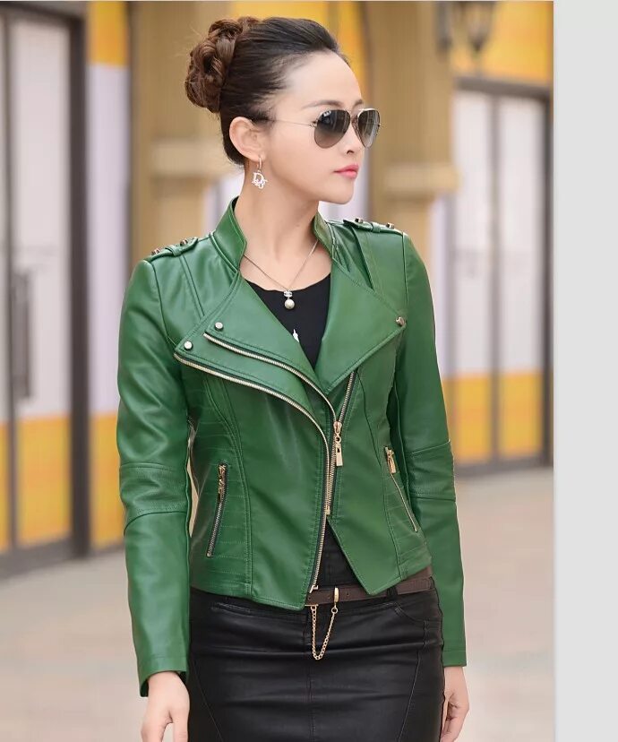 Зеленая короткая куртка. Зеленая кожаная куртка женская. Зеленая куртка. Салатовая кожаная куртка. Кожаная куртка зеленого цвета.