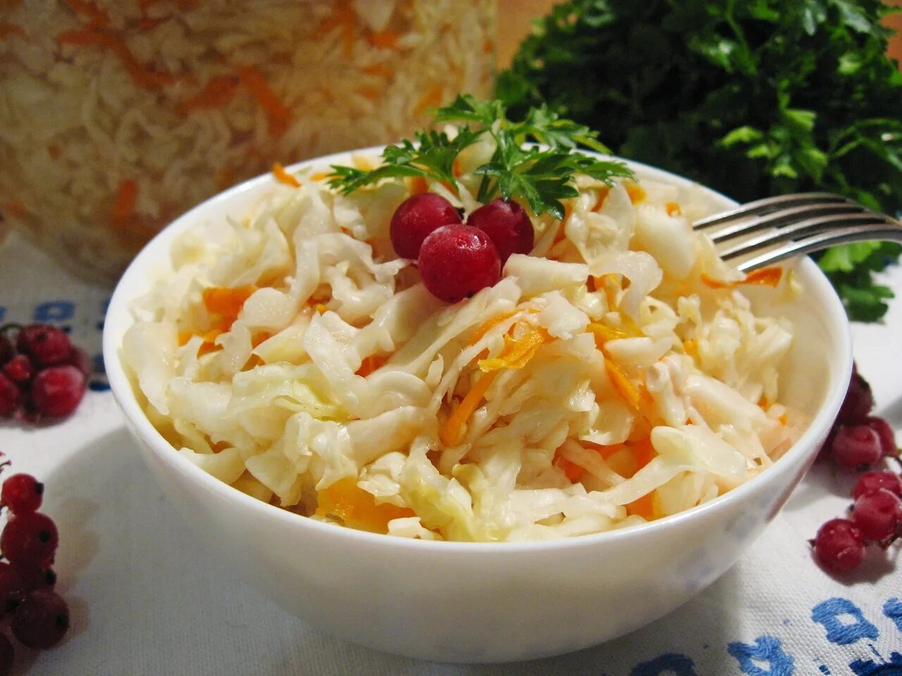 Кухня наизнанку рецепт квашеной капусты. Квашенная капуста на диете. квашенная капуста за три дня. капуста за 3 дня быстрого приготовления. 300 грамм квашеной капусты.