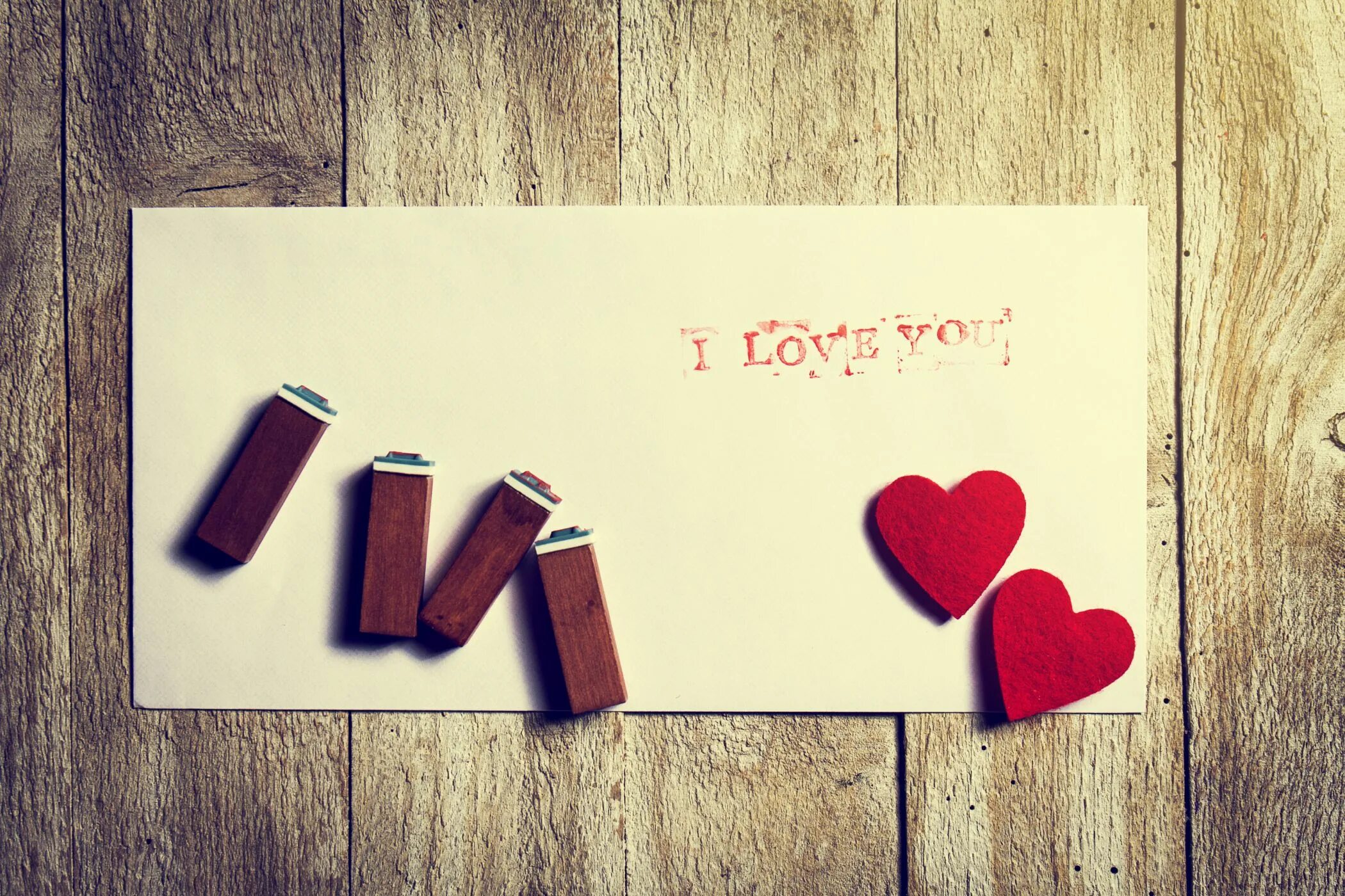 Simple i love you. Обои я тебя люблю. обои i love you. стильные открытки i love you. i love you на бумаге.
