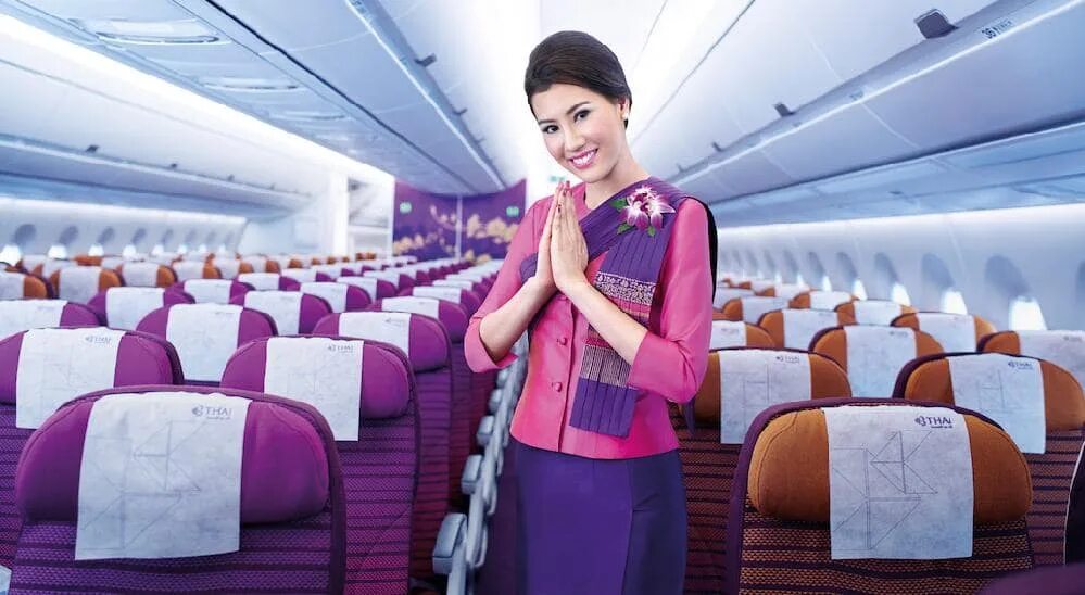 Авиакомпании бангкока. Тайские авиалинии Cabin Crew. Авиапарк Thai Airlines. Thai Airways в Домодедово. Бангкок Эйрвейз салон.