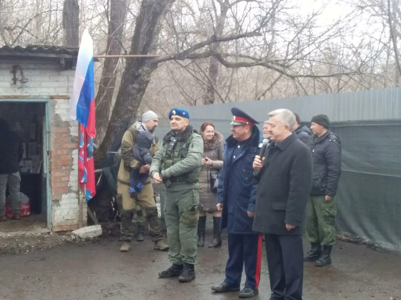 Бердычи новости последнего часа донецкая область сегодня. Военный Донецк. Военные сборы ДНР. Казаки на Донбассе. Русская православная армия Донецк.