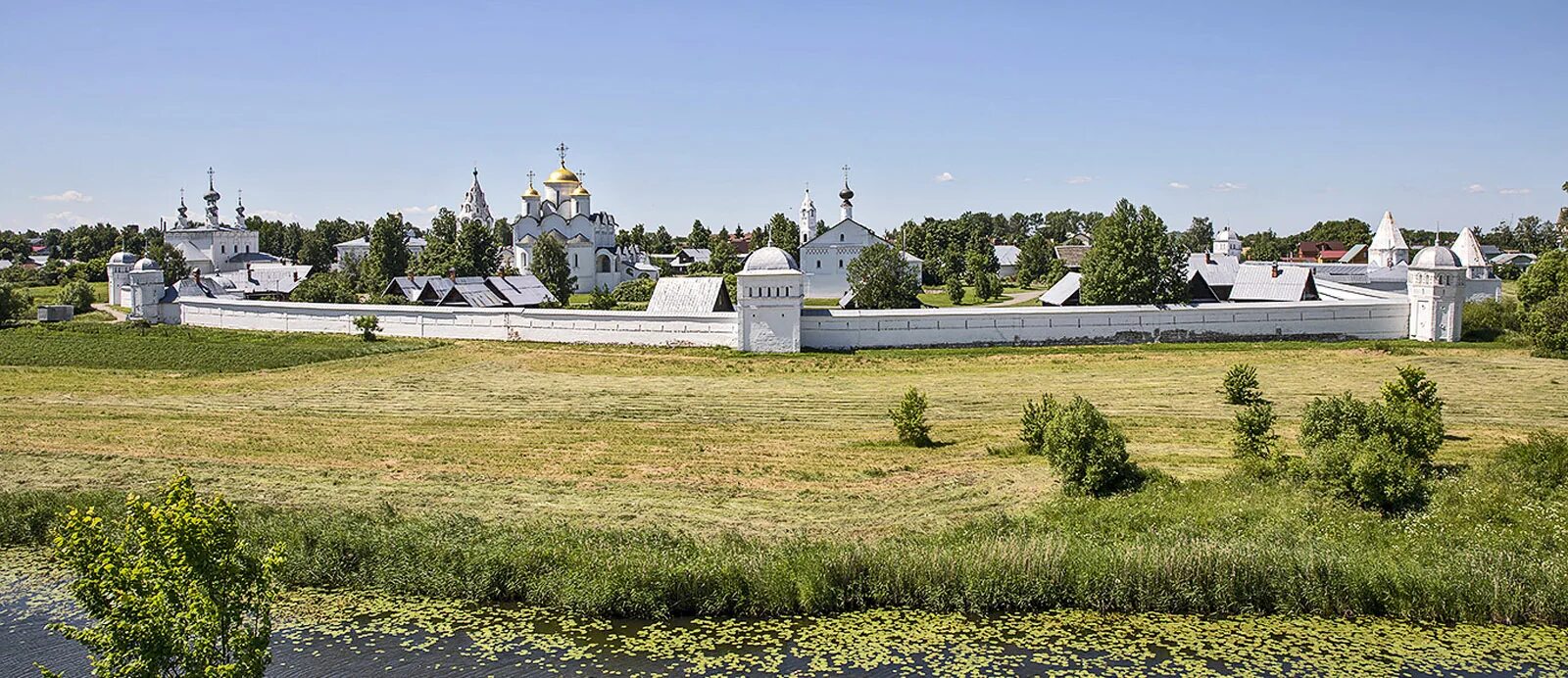 Суздальский Покровский монастырь 2022 панорама. Покровский монастырь Суздаль вид сверху. Покровский монастырь Суздаль. Вид на Покровский монастырь Суздаль. Суздаль 1000 лет когда