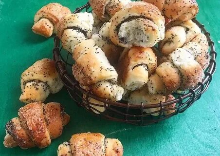Рогалик с кунжутом