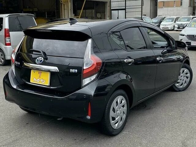 Abn ifnk 2012 на дисках. Fit shuttle литье. Гибрид с пробегом. Тойота шаттл 2013. Машины в украине 2012.