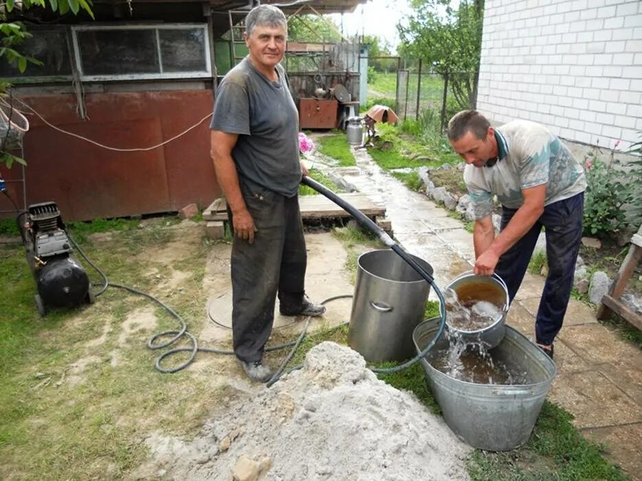 Очистка скважины от песка. Прочистка скважины от песка. Промывка скважин на воду. Откачивание воды из колодцев. Прочистка скважины компрессором.