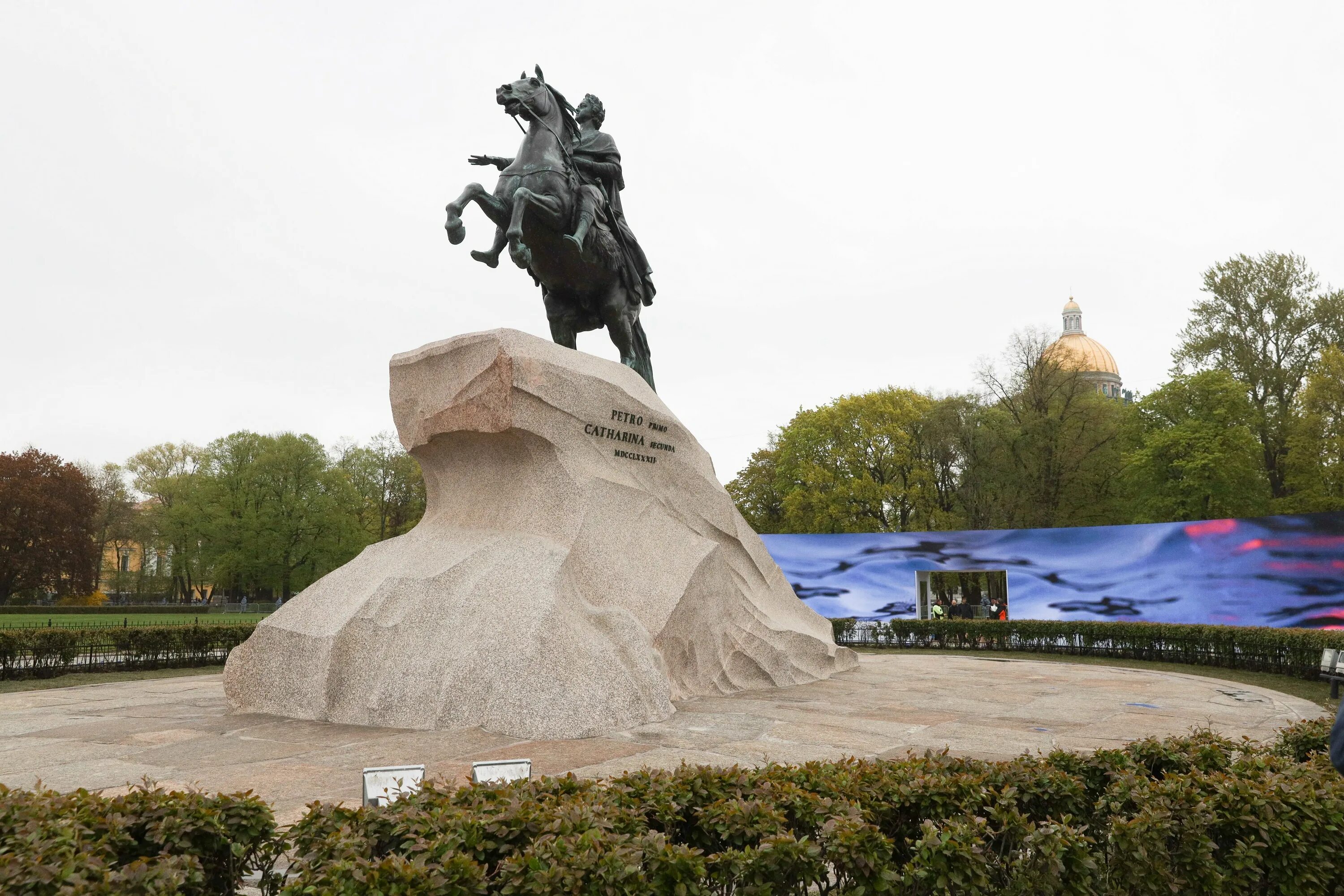 Памятник петру петру 1 в санкт петербурге. Памятник петру 1 в санкт-петербурге. Медный всадник памятник в санкт-петербурге. Памятник петру i медный всадник в санкт-петербурге. «медный всадник» в петербурге (1782).