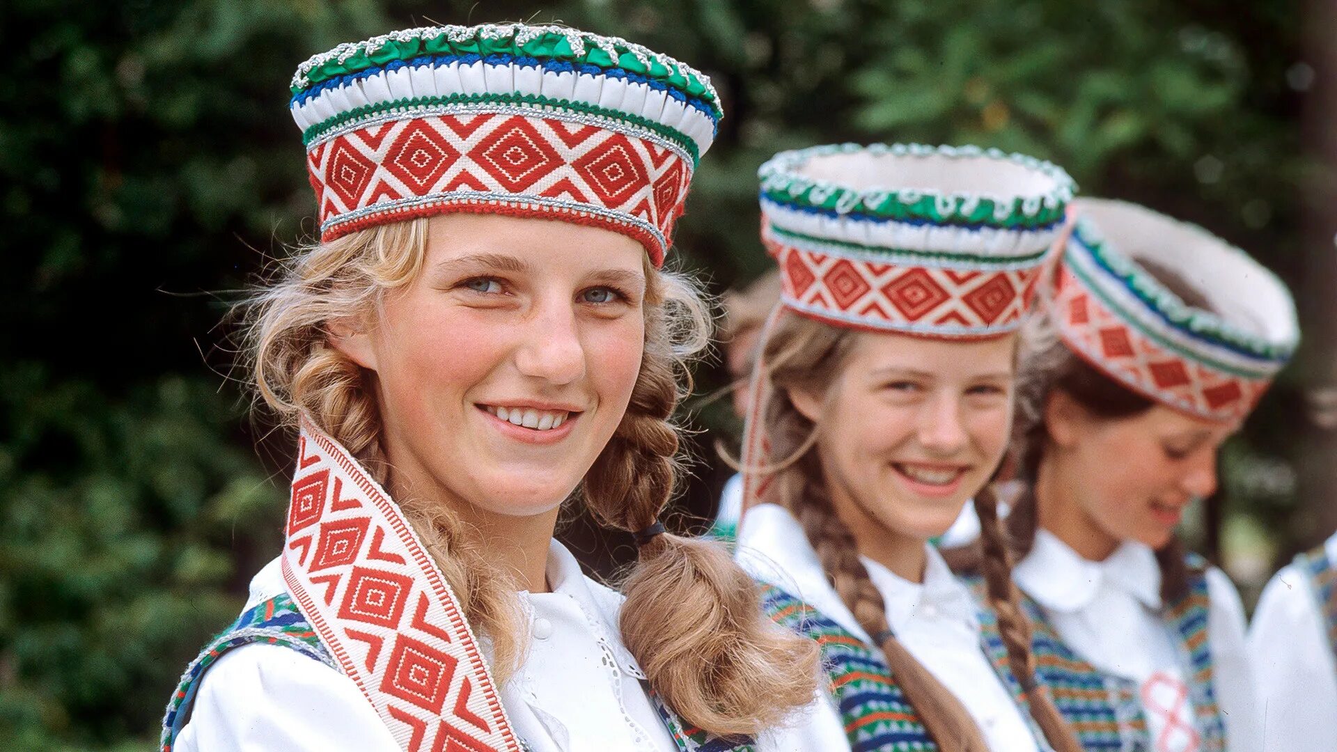 Cliquer pour fermer European costumes, French costume, Traditional outfits