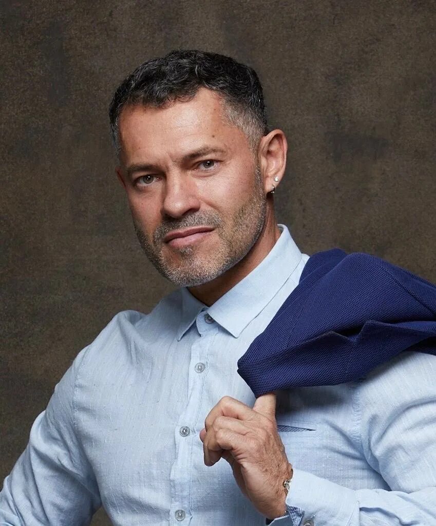 Помощник актера. Сергей гармаш сломал голову. Помощник актера. Альфред пенниуорт майкл кейн. Майкл лесли.