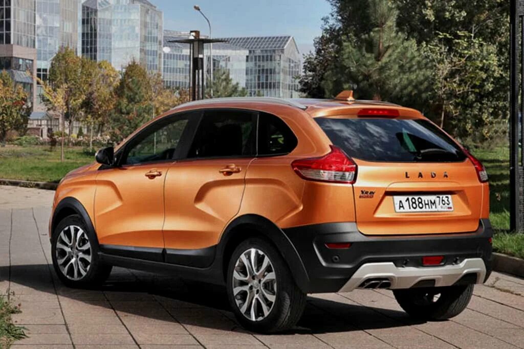 Появились изображения самой дешёвой версии Lada X-Cross 5