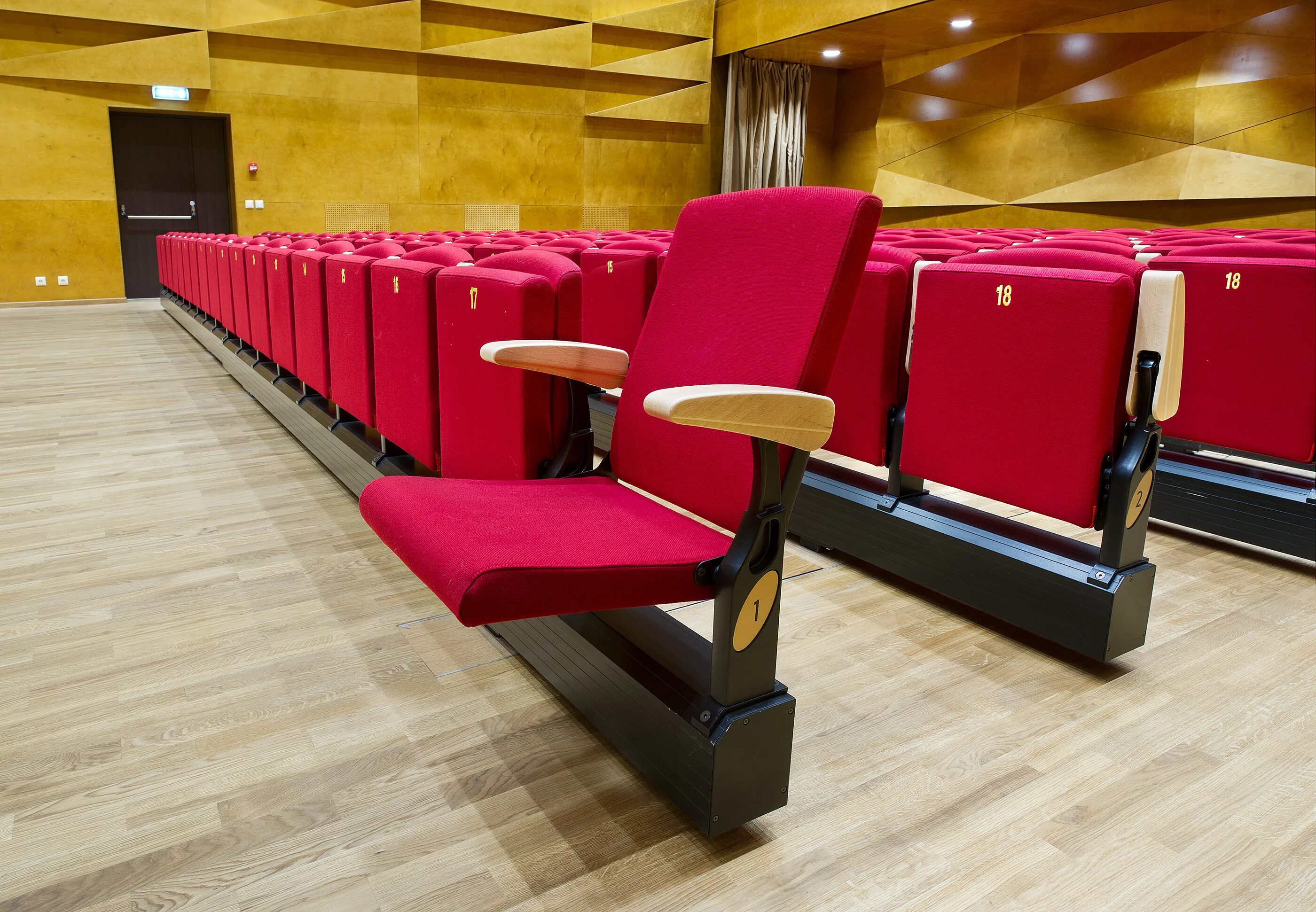 Кресло для конференц залов AK-6201. Кресла в лекционный зал. Зрительный зал кресла. Кресла для театральных залов. Сиденья в кинотеатре