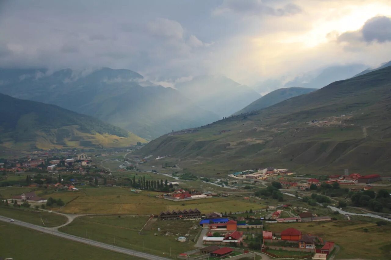 Какое население в северной осетии. Алагир Северная Осетия. Поселок Алагир Северная Осетия. Поселок Фиагдон Северная Осетия.