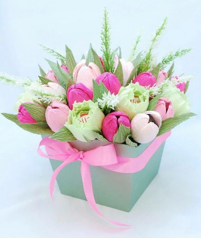 Подарочная коробка с конфетами. Сладкий подарок. Подарочная коробка с конфетами своими руками. Коробочка с конфетами своими руками. Макаруны в коробке.