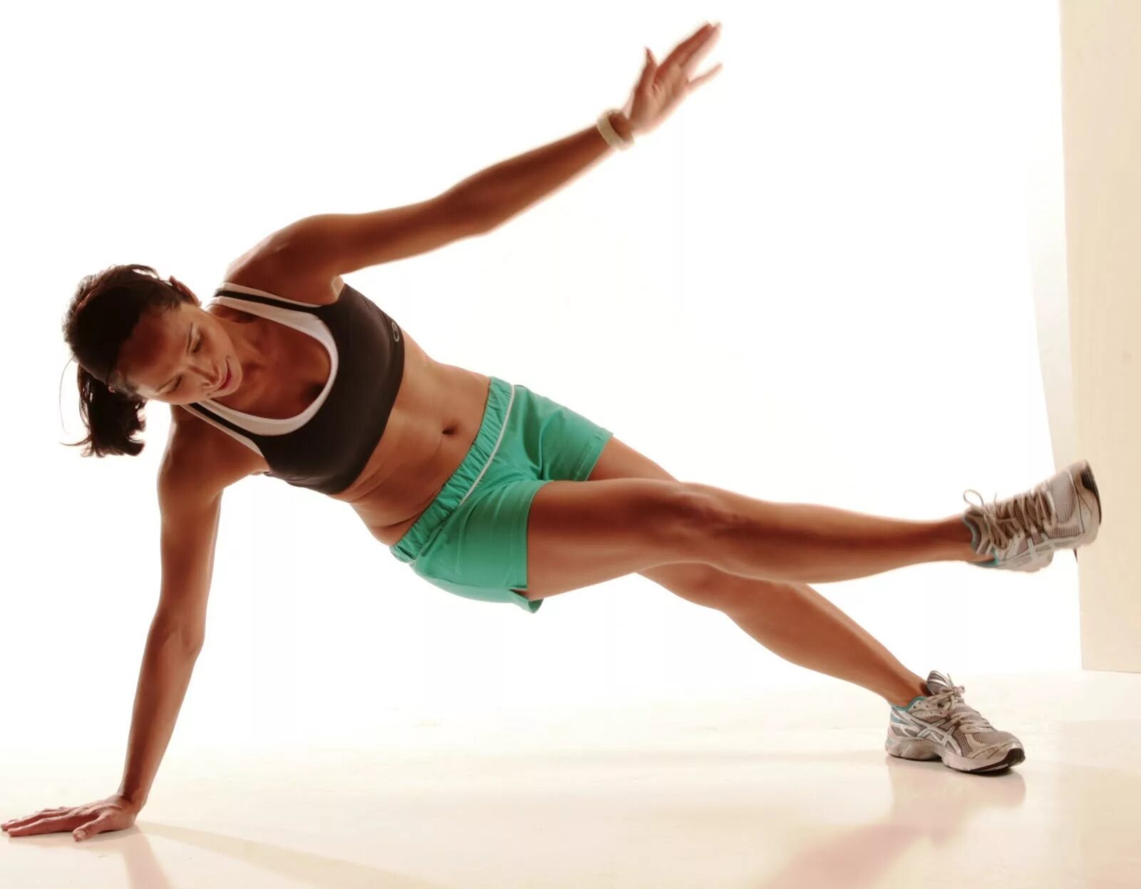 Тренировка похудения бедер. Упражнения для похудения бедер. Физические упражнения для бедер. Упражнения для внутренних ляшек. Табата на ягодицы.