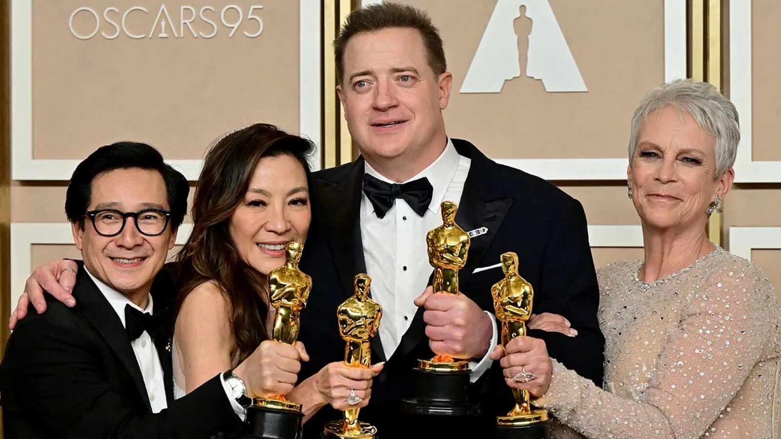 Оскар число. Michelle Yeoh Oscar 2023. Оскар (кинопремия, 2023). Брендан Фрейзер на премии Оскар 2023.