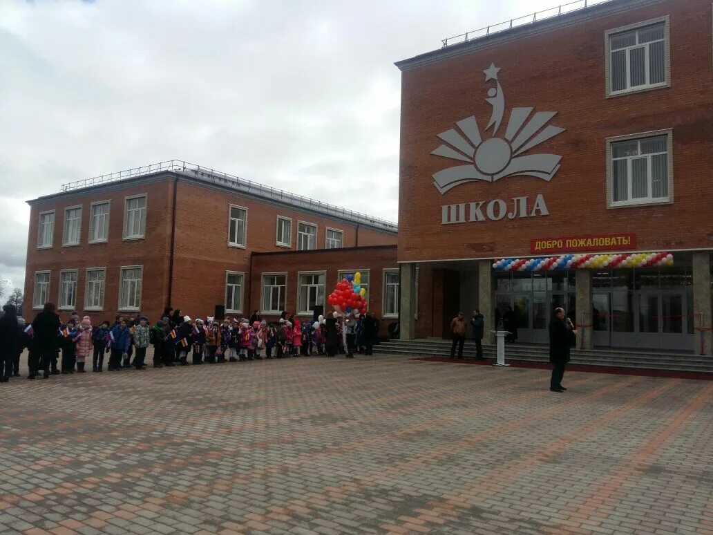 село сурх дигора. школа сурх дигора. памятник в дигоре. сурх-дигора новая школа. сурх дигора парк.