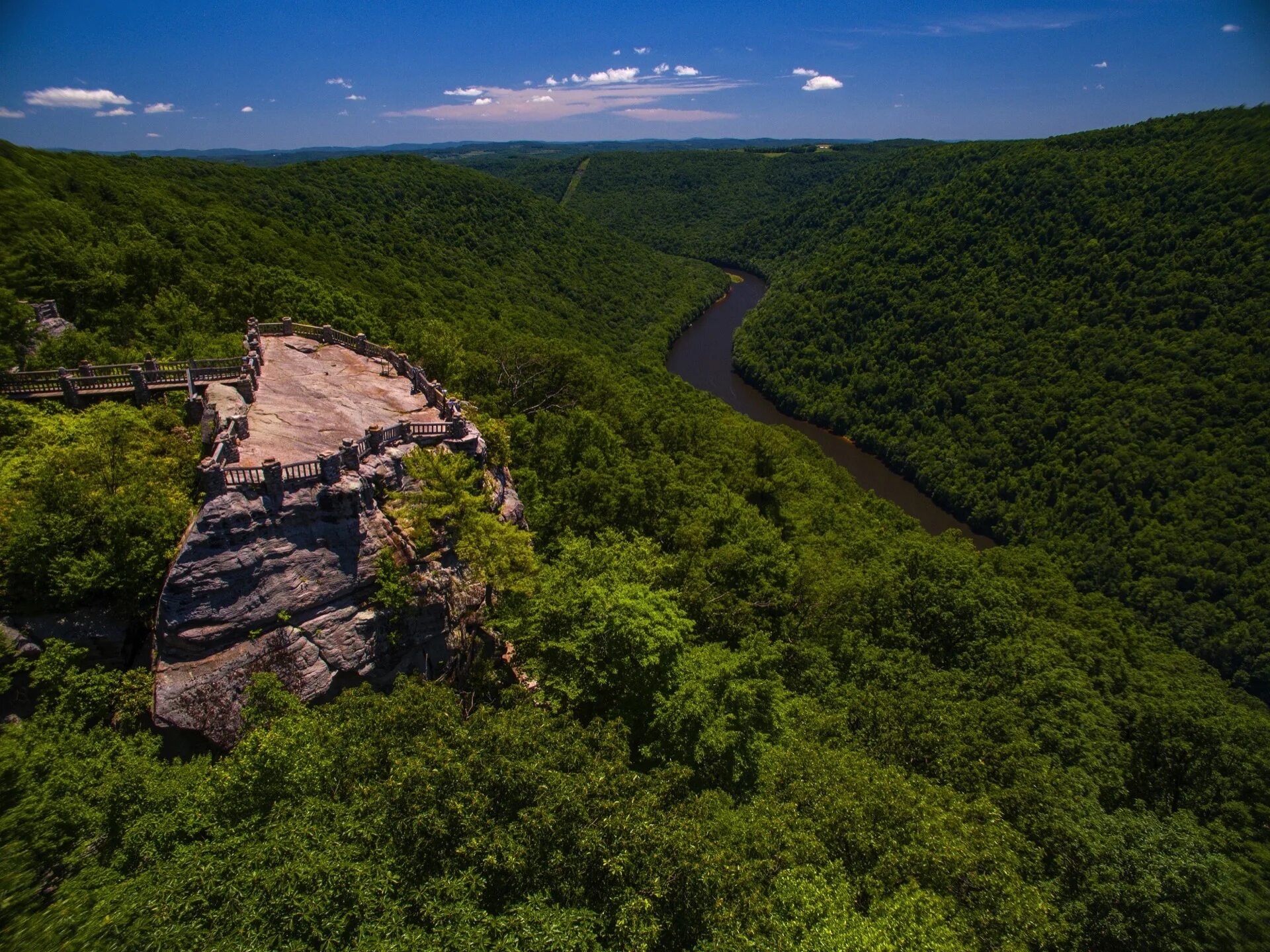 Вест вирджиния штат сша. Западная вирджиния сша. Штат вирджиния природа. Тропа "бесконечная стена", западная виргиния. Харперс-ферри (западная виргиния).