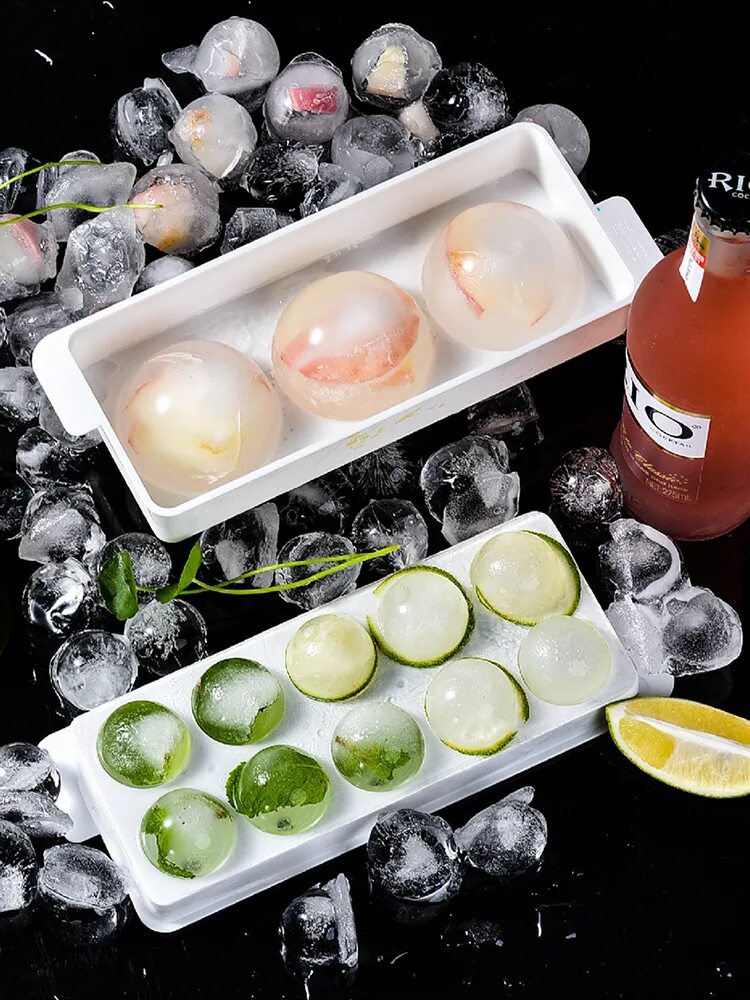 Вода со льдом. Контейнер для льда в холодильник. Кубики льда. Что делать со льдом. Форма для льда с контейнером для хранения.