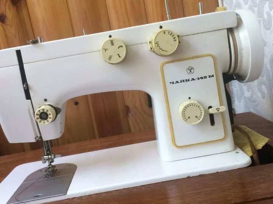 Машинка чайка электрический. Ремонт швейной машины подольск. Швейная машина подольск чайка 132м \. Чайка 134м швейная машинка. Швейная машина чайка 132.