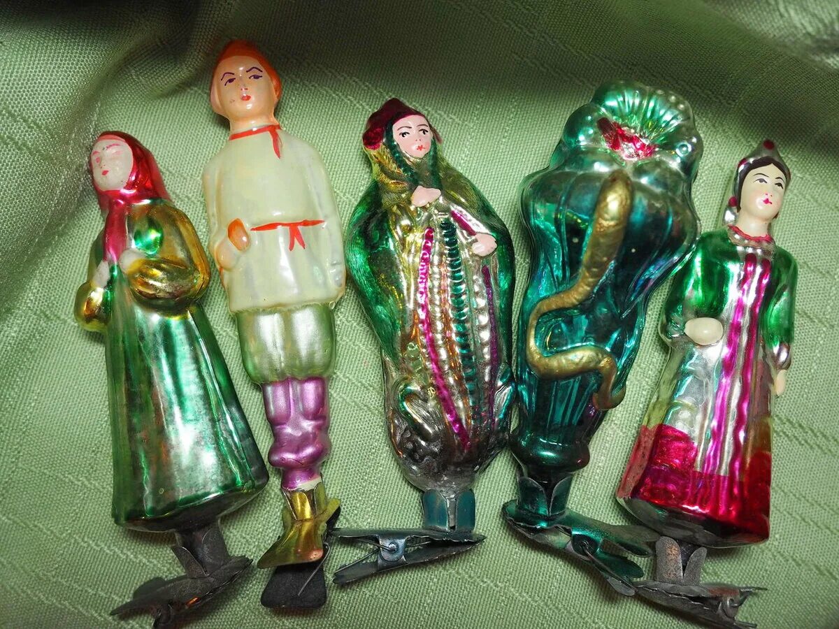 Сказочные наборы елочных игрушек. Елочные игрушки на прищепках. Старинные новогодние игрушки. Елочные игрушки ирена золотой петушок. Руслан и людмила елочные игрушки ссср.