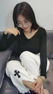 一 开 始 叫 双 女 同 笼.双 女 杯.后 来 改 名 大 学 生 下 海.根 据 ID 找 到 的 账 号... 