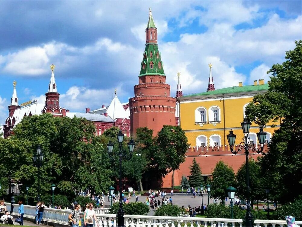 Водовзводная башня московского кремля внутри. Пешеходная экскурсия по московскому кремлю. Кремль на холме. Территория кремля в москве. Экскурсии по музеям в кремле измайлово.
