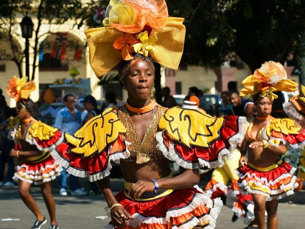 Гавана карнавал Куба. Карнавал на Кубе. Карнавал в Гаване. Национальные кубинские танцы.