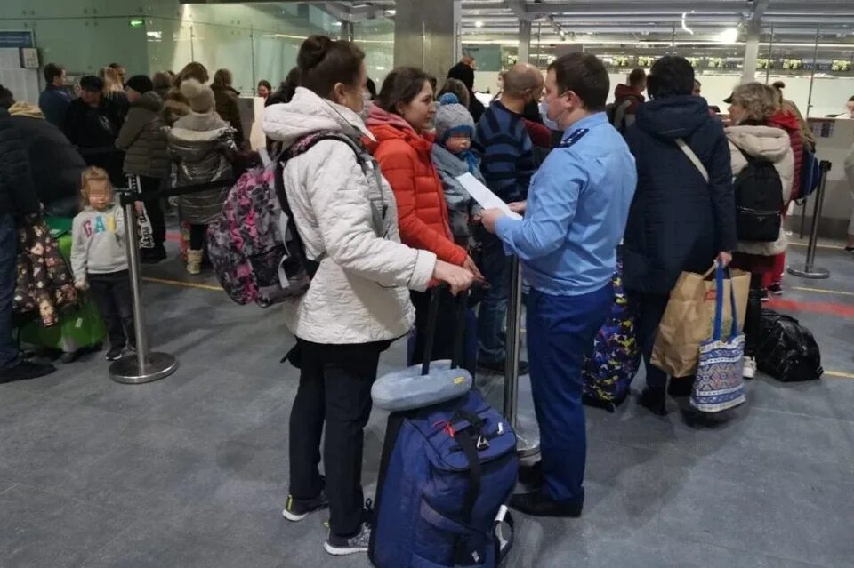 Задержка рейсов в санкт петербурге. Задержка рейса из занзибара. задержка рейса. задерживают рейс спб. спб- занзибар самолет.