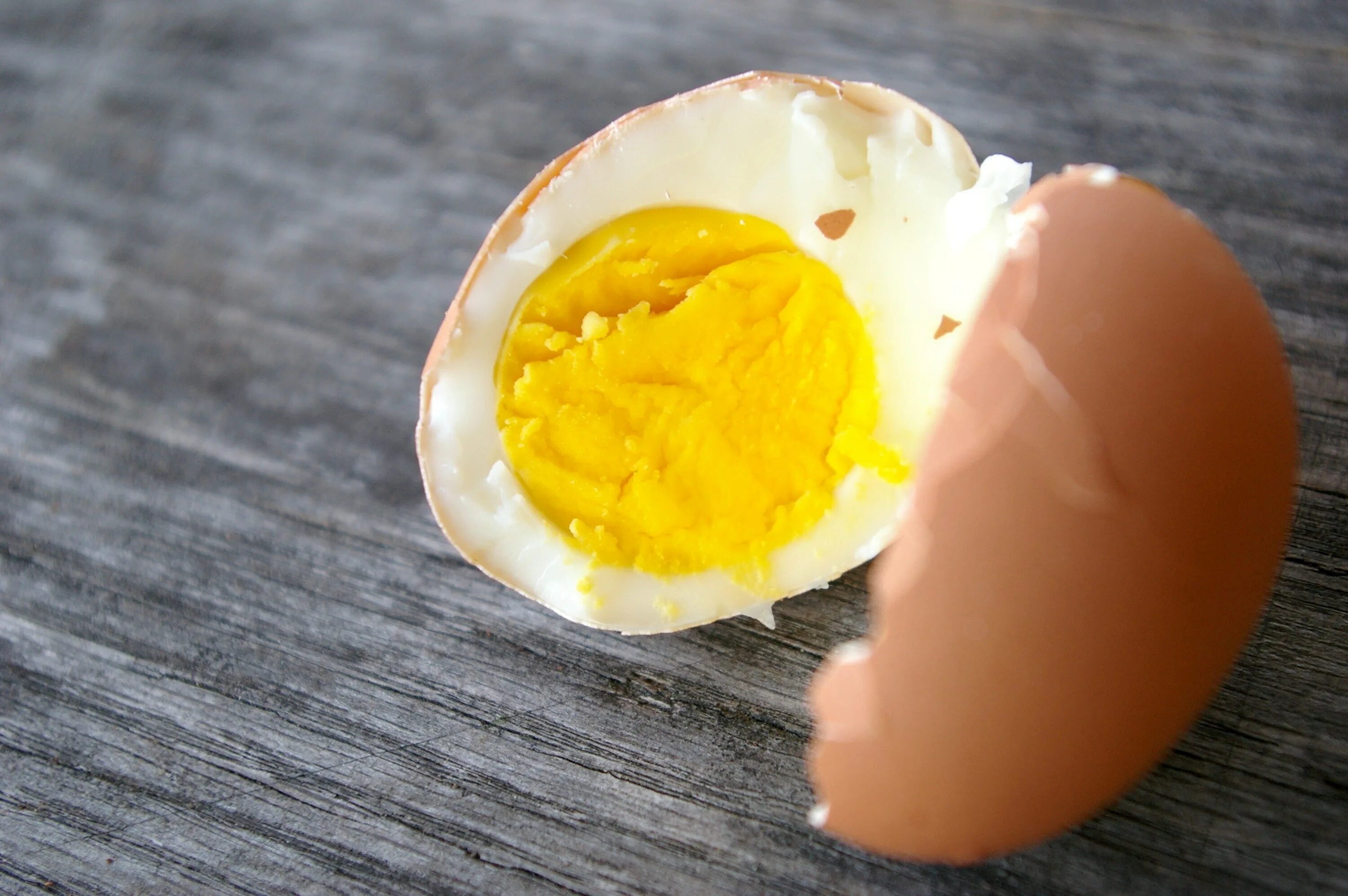 Кровь в яйцах кур. Белок яйца. Яичные белки. Куриный белок. Белок и желток в яйце.