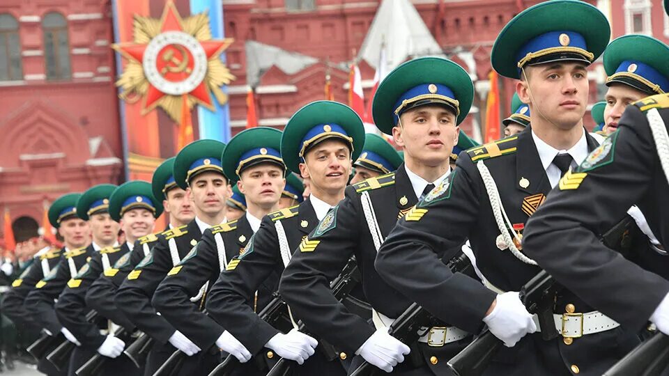 С днем пограничника. Пограничный столб. С праздником пограничника. 28 мая день пограничника. Пограничники в фонтане.