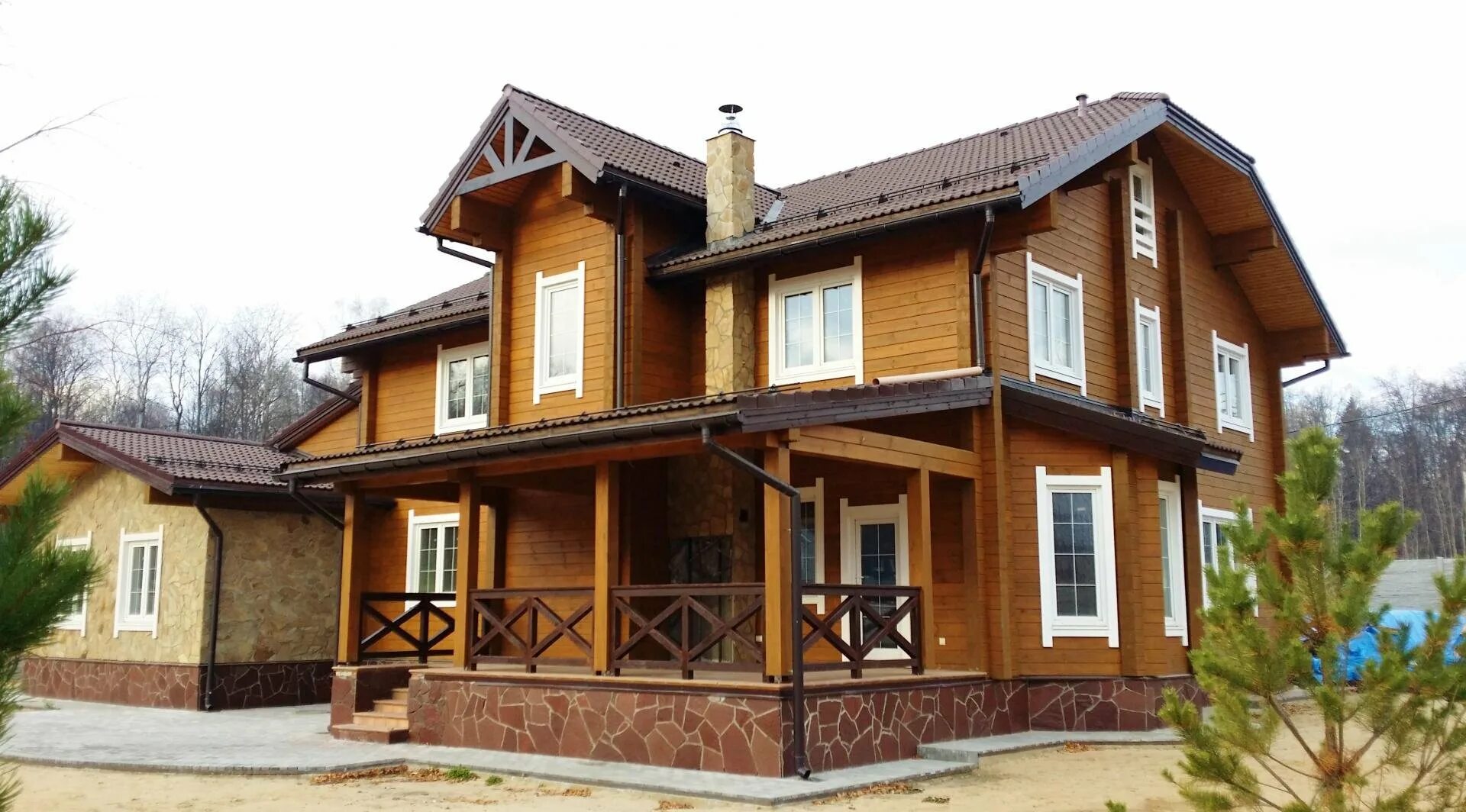 Красивые фасады деревянных домов. Хонка медное озеро. Хонка экстерьер. Красивые фасады деревянных домов. Стройка домов.