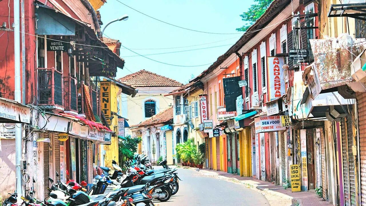 Панаджи. Португальский квартал фонтейнес панаджи. Панаджи улочки. Столица штата гоа. Храм непорочного зачатия гоа панаджи.